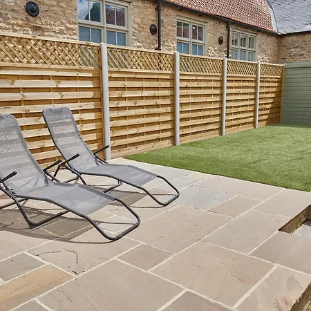 Host & - Sunny Dale Thornton Dale