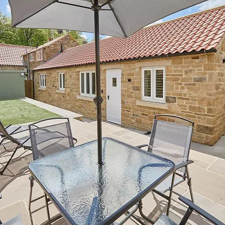 Host & - Sunny Dale * Thornton Dale