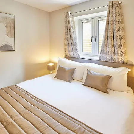 Host & - Sunny Dale Thornton Dale