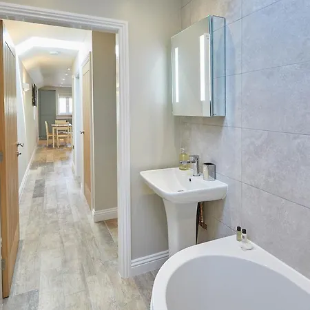 Host & - Sunny Dale Thornton Dale