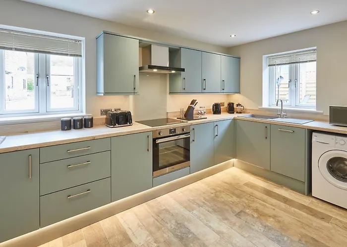 Host & - Sunny Dale *