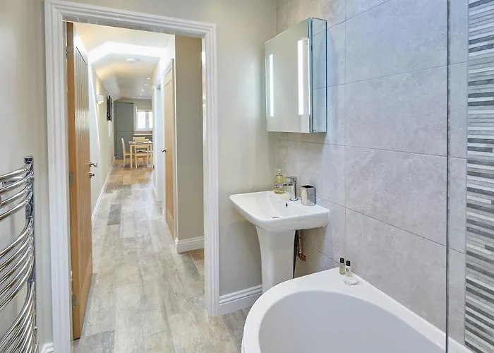 Host & - Sunny Dale Thornton Dale